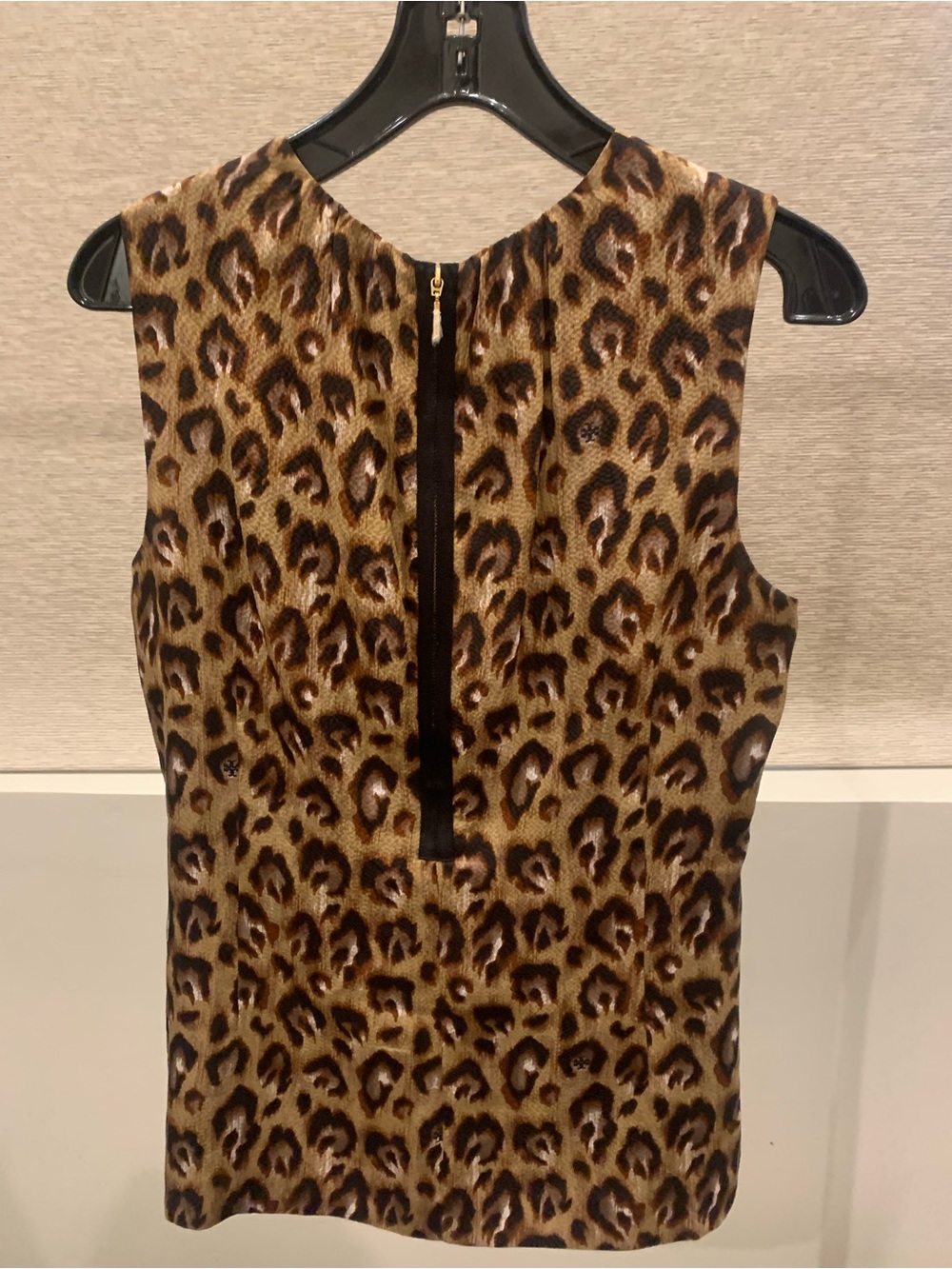 Tory Burch Leopard Print Sleeveless silk top - Picture 2 of 5